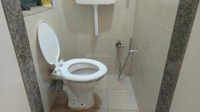 Bathroom Image of 600 Sq.ft 1 BHK Apartment / Flat for rent in Worli Mumbai for Rs. 48000