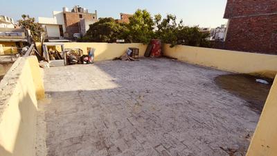 Balcony Image of 600 Sq.ft 2.5 BHK Independent House for rent in Rajouri Garden New Delhi for Rs. 5000