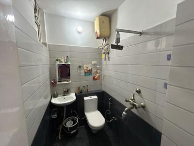 Bathroom Image of 950 Sq.ft 2 BHK Apartment / Flat for rent in Jagatpura Jaipur for Rs. 25000