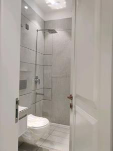 Common Bathroom Image of 2250 Sq.ft 4 BHK Builder Floor for sale in Indirapuram Ghaziabad for Rs. 27551000