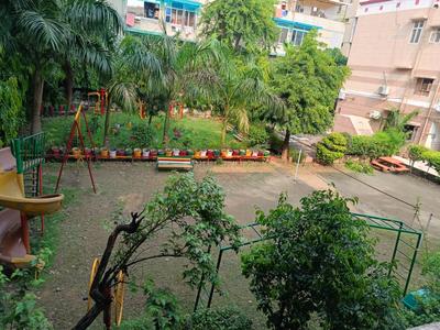 Image of 1450 Sq.ft 3 BHK Apartment / Flat for rent in Batla Apartments, Patparganj, New Delhi for Rs. 36000