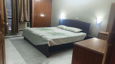 Bedroom Image of 1800 Sq.ft 3 BHK Builder Floor for rent in Sector 41 Noida for Rs. 40000