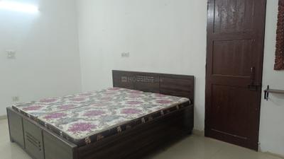 Bedroom Image of 2200 Sq.ft 4 BHK Apartment / Flat for rent in Vasant Kunj New Delhi for Rs. 110000