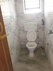 Bathroom Image of 850 Sq.ft 2 BHK Apartment / Flat for sale in Haltu Kolkata for Rs. 3000000