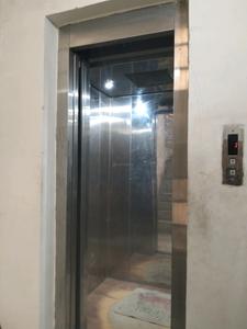 Lift Image of 1800 Sq.ft 4 BHK Builder Floor for sale in Tri Nagar New Delhi for Rs. 16500000