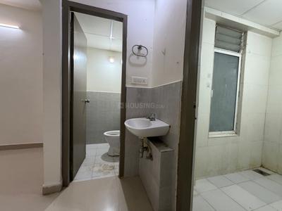 Bathroom Image of 600 Sq.ft 1 BHK Apartment / Flat for rent in Godrej Vanaangan, Jagatpur Ahmedabad for Rs. 16000
