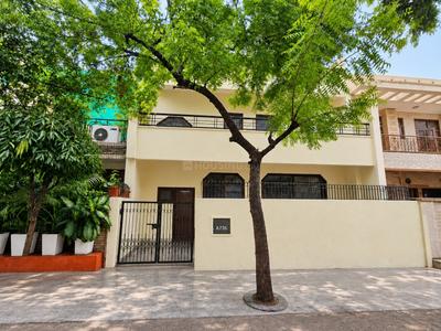 Image of Roomsoom PG in Sector 18, Noida