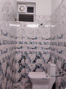 Bathroom Image of 1300 Sq.ft 3 BHK Apartment / Flat for rent in Kodambakkam Chennai for Rs. 47000