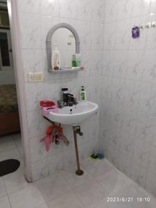 Bathroom Image of 1000 Sq.ft 1 RK Independent House for rent in Kalkaji New Delhi for Rs. 20000