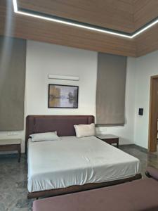 Bedroom Image of 8694 Sq.ft 4 BHK Villa for sale in Vrundavan Bunglows 9, Thaltej Ahmedabad for Rs. 217100000