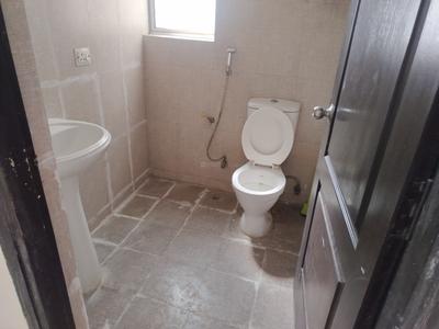 Bathroom Image of 585 Sq.ft 1 BHK Apartment / Flat for rent in Bamheta Village Ghaziabad for Rs. 9500