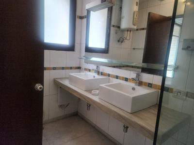 Bathroom Image of 1872 Sq.ft 3 BHK Builder Floor for rent in  RWA Greater Kailash 1 Block S, Greater Kailash I New Delhi for Rs. 120000