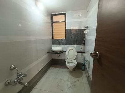 Bathroom Image of 1300 Sq.ft 2 BHK Apartment / Flat for rent in Manjalpur Vadodara for Rs. 15000