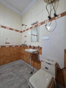 Bathroom Image of 2400 Sq.ft 4 BHK Independent House for rent in Rajouri Garden New Delhi for Rs. 65000