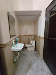 Bathroom Image of 1600 Sq.ft 2 BHK Builder Floor for rent in Green Field Colony Faridabad for Rs. 24000