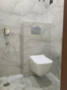 Common Bathroom Image of 600 Sq.ft 2 BHK Builder Floor for sale in Mayur Vihar Phase 1 New Delhi for Rs. 8000000