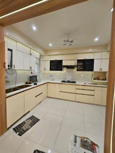 Kitchen Image of 2000 Sq.ft 3 BHK Apartment / Flat for rent in Vrindavan Yojana Lucknow for Rs. 22000