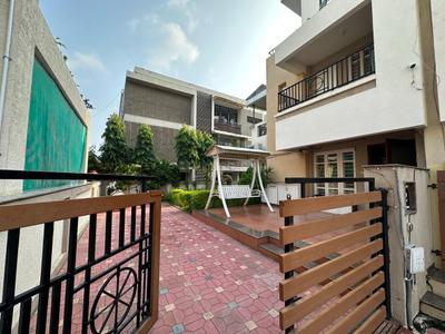 Balcony Image of 2700 Sq.ft 4 BHK Independent House for sale in Sangani Signature Bungalows, Thaltej Ahmedabad for Rs. 47500000