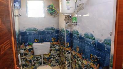 Bathroom Image of 600 Sq.ft 1.5 BHK Apartment / Flat for rent in Beliaghata Kolkata for Rs. 12000