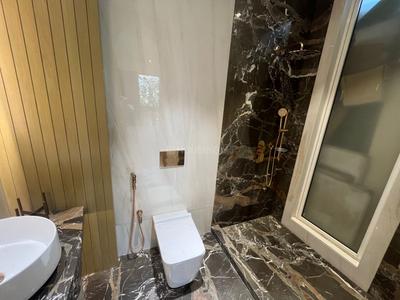 Bathroom Image of 720 Sq.ft 2 BHK Apartment / Flat for sale in Matunga East Mumbai for Rs. 17700000