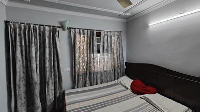 Bedroom Image of 650 Sq.ft 1 BHK Builder Floor for rent in Chittaranjan Park New Delhi for Rs. 35000