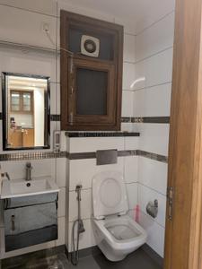 Bathroom Image of 2200 Sq.ft 3 BHK Builder Floor for rent in Unitech Residency Greens, Sector 46 Gurgaon for Rs. 80000