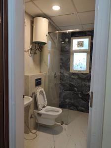 Bathroom Image of 1500 Sq.ft 3 BHK Apartment / Flat for rent in Omaxe The Palace, Gomti Nagar Lucknow for Rs. 55000