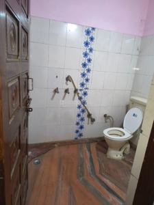 Bathroom Image of 1000 Sq.ft 2 BHK Builder Floor for rent in Sector 7 Gurgaon for Rs. 15000