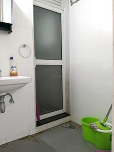 Common Bathroom Image of 900 Sq.ft 2 BHK Apartment / Flat for rent in Godrej Emerald, Kasarvadavali Thane for Rs. 27087