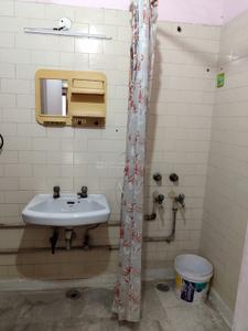 Image of 1600 Sq.ft 3 BHK Apartment / Flat for rent in Bathal apartment, Patparganj, New Delhi for Rs. 42000