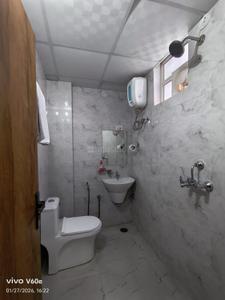 Bathroom Image of 1600 Sq.ft 4 BHK Apartment / Flat for rent in Gajsinghpur Jaipur for Rs. 45000