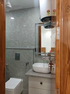 Bathroom Image of 499 Sq.ft 1 RK Studio for rent in RWA Lajpat Nagar 4 Colonies, Lajpat Nagar New Delhi for Rs. 19000