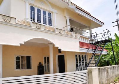 Building Image of PG FOR MENS AND WOMENS in Vyttila, Kochi