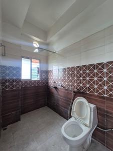 Bathroom Image of 6000 Sq.ft 6 BHK Apartment / Flat for rent in Pathar Quarry Guwahati for Rs. 48000