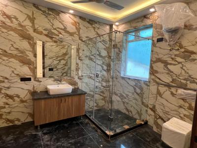 Bathroom Image of 4200 Sq.ft 5 BHK Villa for sale in Sainik Farm New Delhi for Rs. 52500000