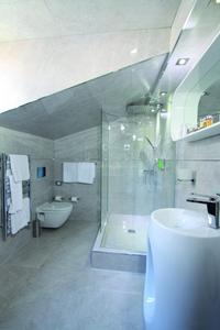 Bathroom Image of 3300 Sq.ft 4 BHK Apartment / Flat for sale in Mulund West Mumbai for Rs. 100000000