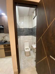 Bathroom Image of 450 Sq.ft 1 BHK Builder Floor for rent in Ramesh Nagar New Delhi for Rs. 24000