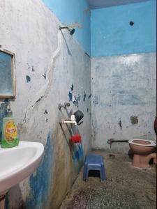 Common Bathroom Image of 1200 Sq.ft 3 BHK Independent House for sale in Dwarka Mor New Delhi for Rs. 14000000