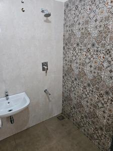 Common Bathroom Image of 720 Sq.ft 2 BHK Apartment / Flat for rent in Dadar East Mumbai for Rs. 55000