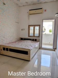 Bedroom Image of 900 Sq.ft 2 BHK Independent House for rent in Kankaria Ahmedabad for Rs. 14000