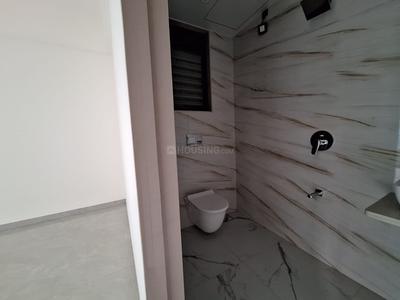 Bathroom Image of 850 Sq.ft 2 BHK Apartment / Flat for sale in Arkade Nest, Mulund West Mumbai for Rs. 16000000