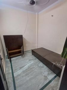 Bedroom Image of 650 Sq.ft 2 BHK Builder Floor for rent in Sant Nirankari Colony RWA, Mukherjee Nagar New Delhi for Rs. 13000