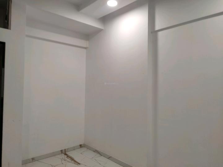 Strawberry The Address Main Image 1