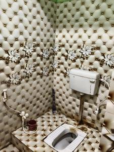 Bathroom Image of 750 Sq.ft 2 BHK Independent House for rent in Gardanibagh Patna for Rs. 8500