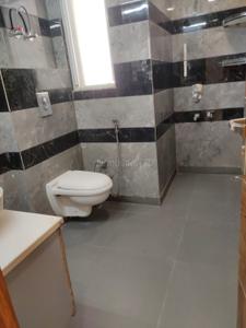 Bathroom Image of 1400 Sq.ft 3 BHK Builder Floor for rent in Mansarover Garden New Delhi for Rs. 55000