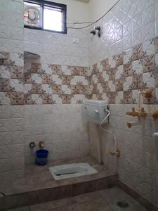 Common Bathroom Image of 1650 Sq.ft 3 BHK Apartment / Flat for sale in Defence Enclave, Sector 44 Noida for Rs. 9200000