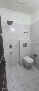 Bathroom Image of 915 Sq.ft 3 BHK Builder Floor for rent in Sector 15 Dwarka New Delhi for Rs. 26500