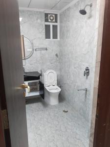Bathroom Image of 3500 Sq.ft 4 BHK Apartment / Flat for rent in Gomti Nagar Extension Lucknow for Rs. 45000