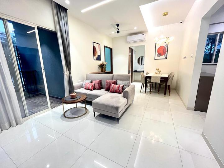 Kingston Aura Main Image 1