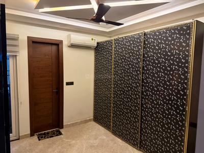 Bedroom Image of 1400 Sq.ft 3 BHK Builder Floor for rent in Ramesh Nagar New Delhi for Rs. 70000